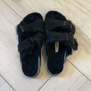 Birkenstock black shearling sandals, size 40 (US 8.5)